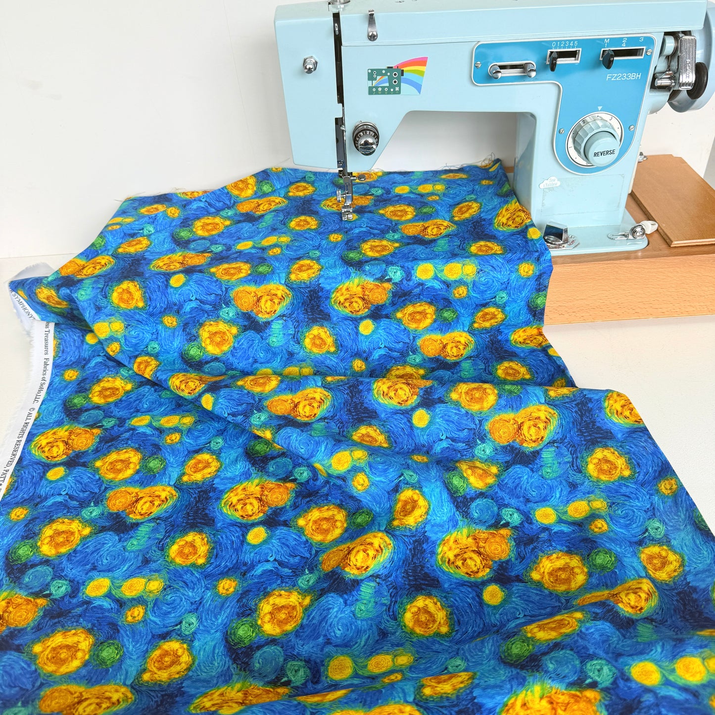 Timeless Treasures - Sunny Sky Swirl - Blue