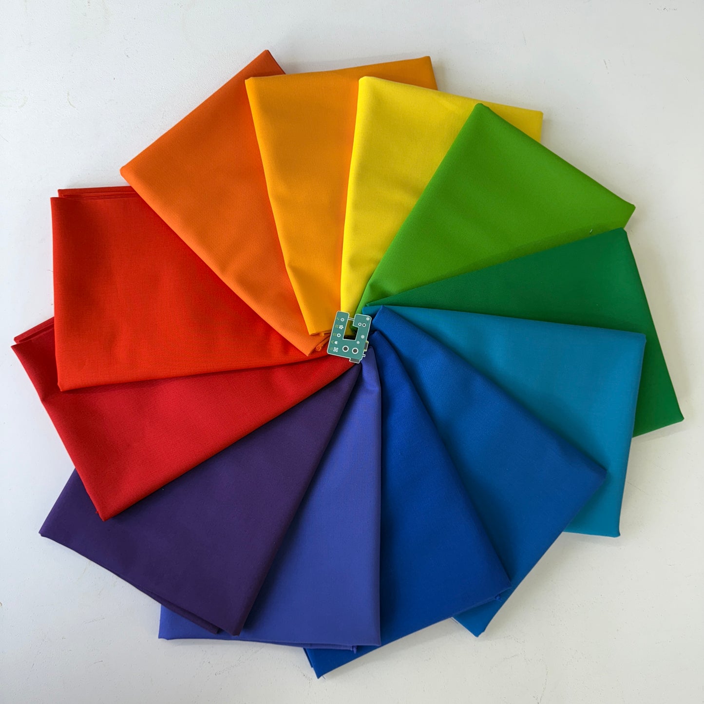 Fat Quarter Bundles: Kona Cotton - Bright Rainbow Palette