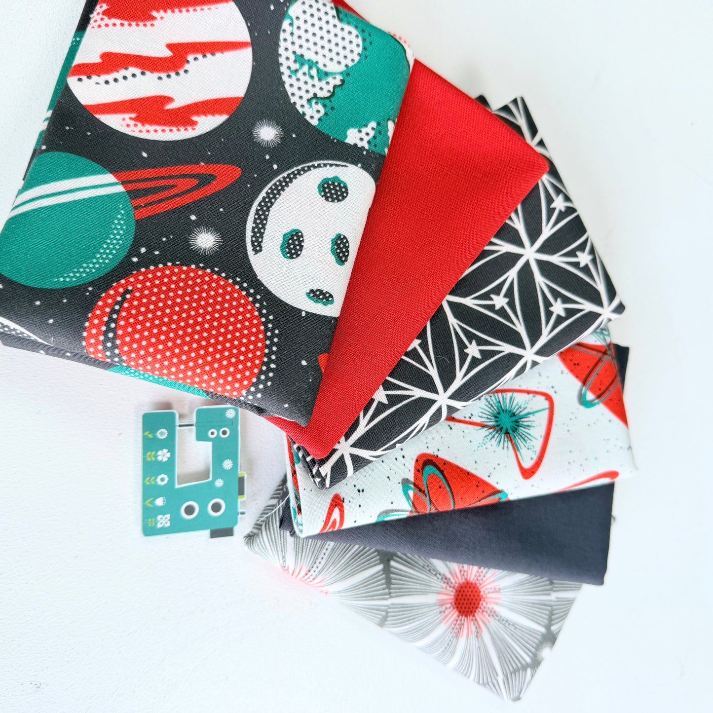 Fat Quarter Bundles: Blast Off (GOTS)