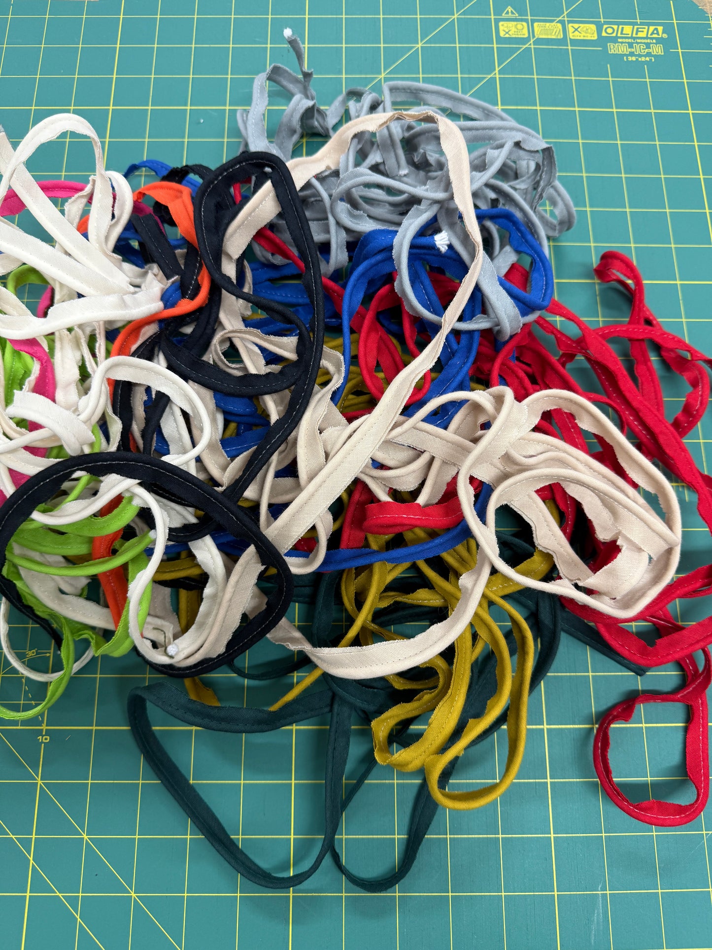 CLEARANCE: Medium/Small Bias Piping Trim Remnant Pack