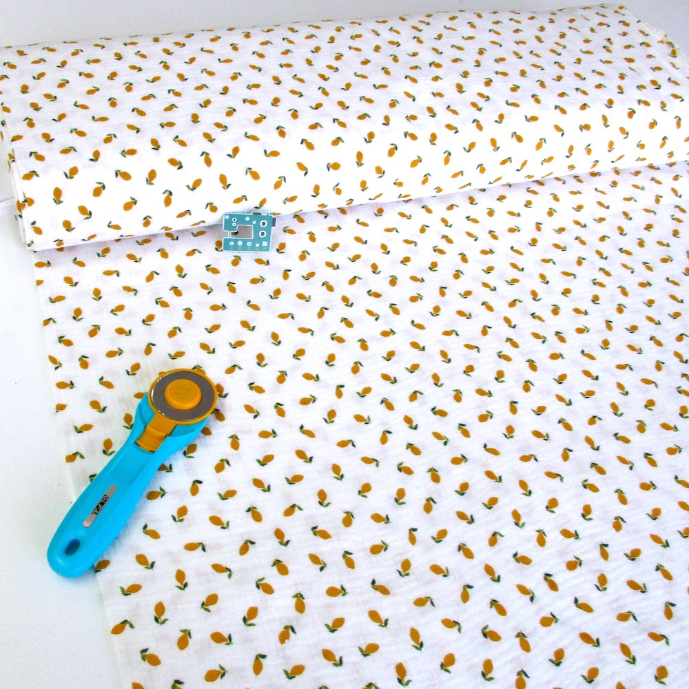 Scattered Lemons - GOTS Double Gauze - Ivory White