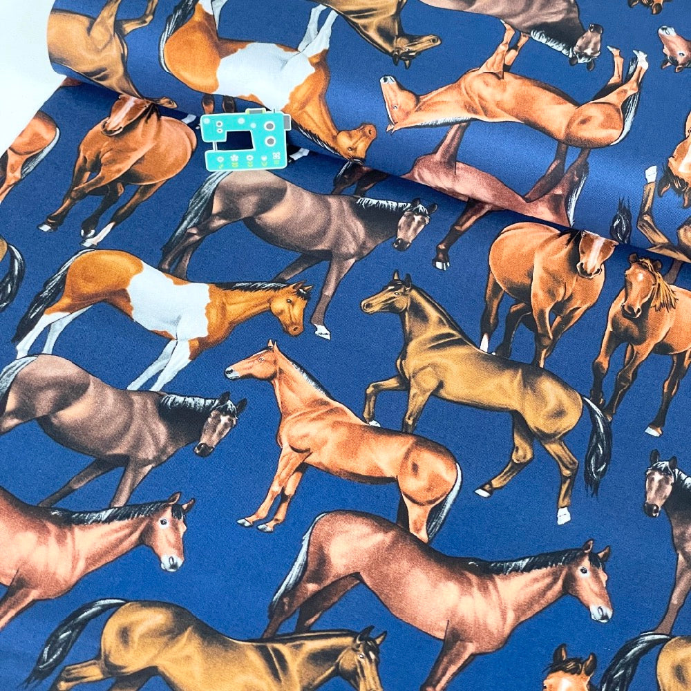 Remnant of Timeless Treasures - Realistic Horses - Navy (137cm)