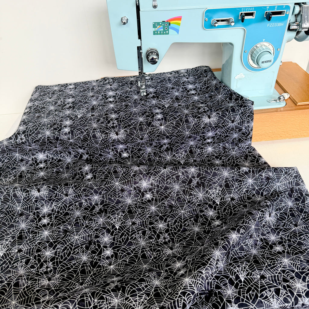 Timeless Treasures - Spider On Web - Grey