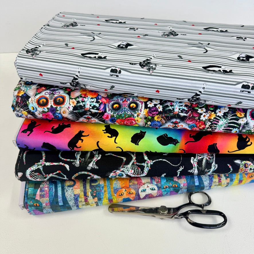 Timeless Treasures - Peekaboo Shade Cats - White