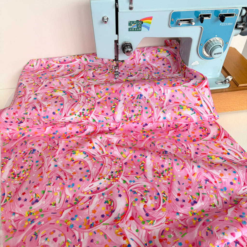 Timeless Treasures - Sweet Frosting - Pink