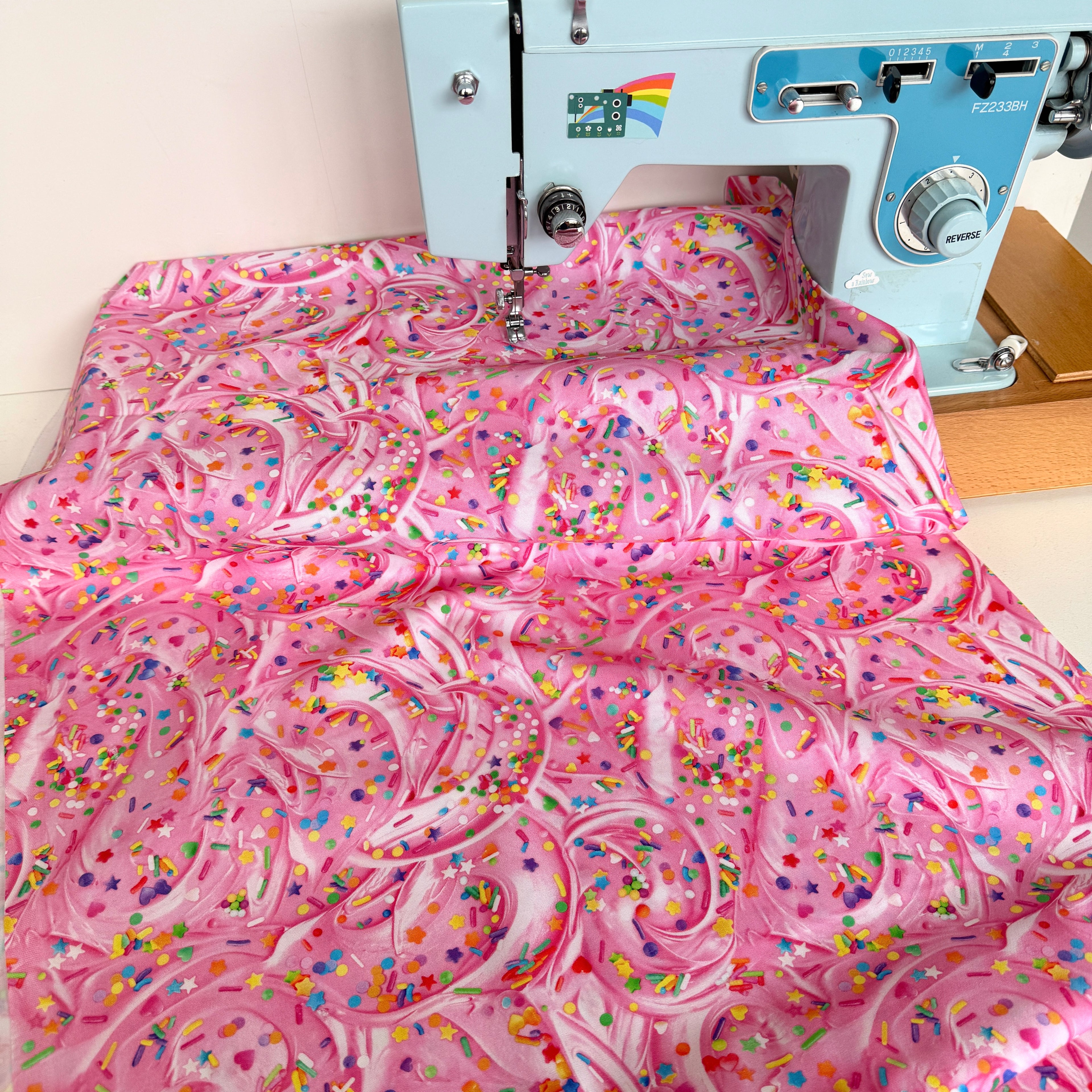 Timeless Treasures - Sweet Frosting - Pink