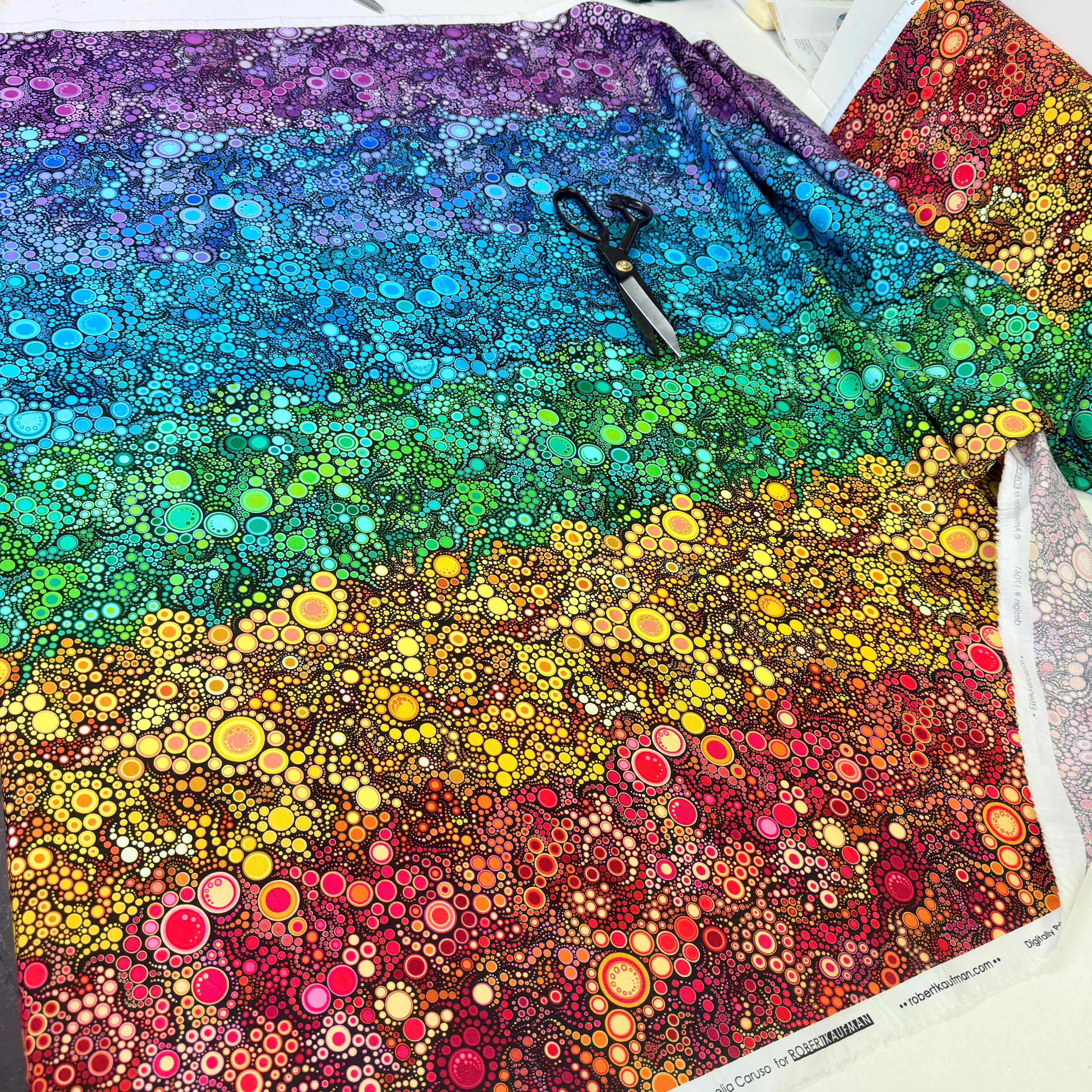 Robert Kaufman - Effervescence - Gradation Rainbow Dots Bright