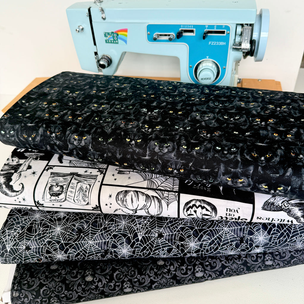 Timeless Treasures - Skull Damask Patterns - Black