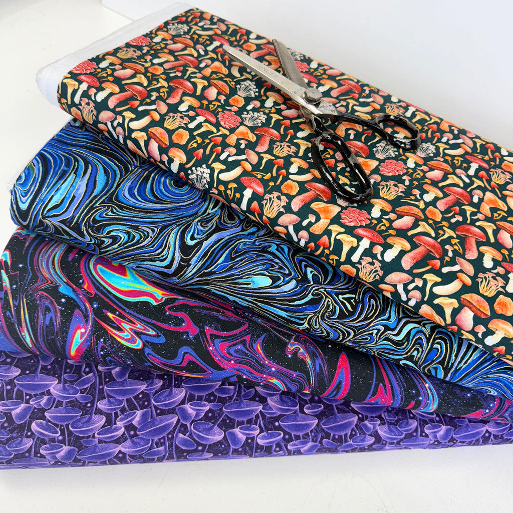 Timeless Treasures - Bioluminescente Mushrooms - Purple