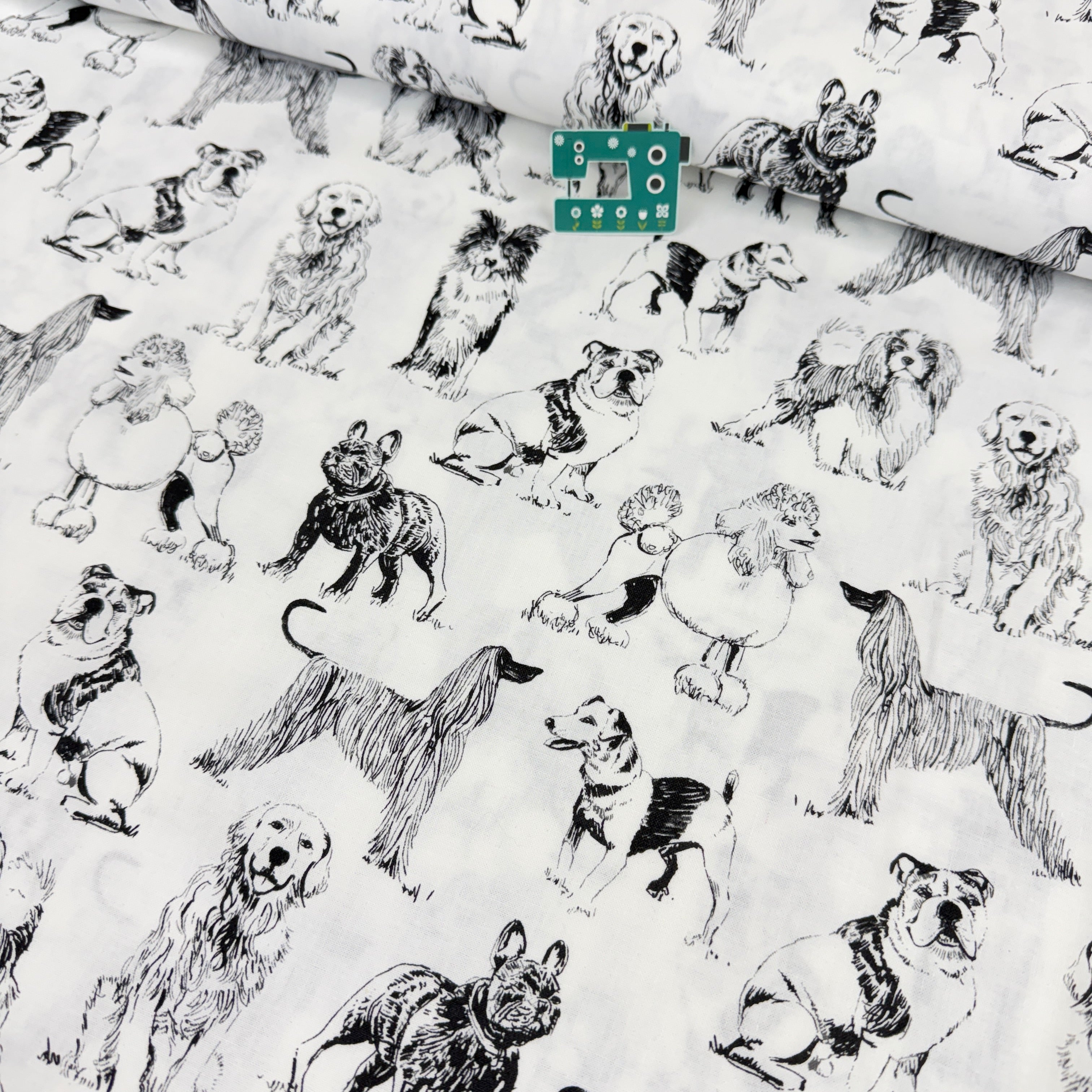 Remnant of Timeless Treasures - Pet Sketch - Sketched Realistic Dogs White (66cm)