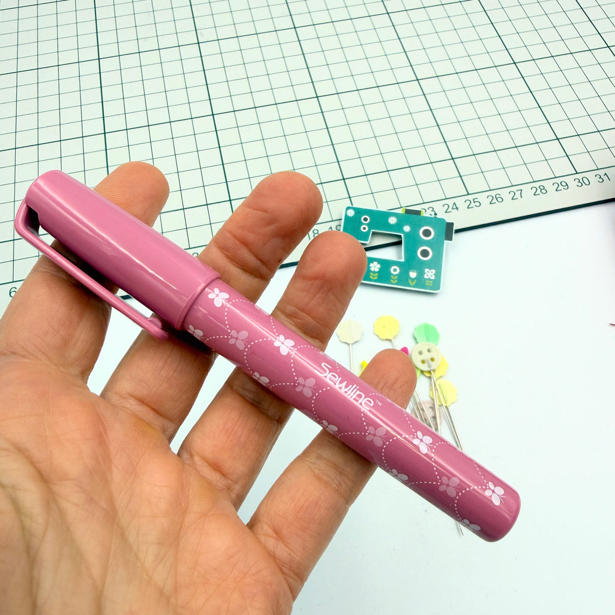 Sewline Fabric Glue Pen + Refill