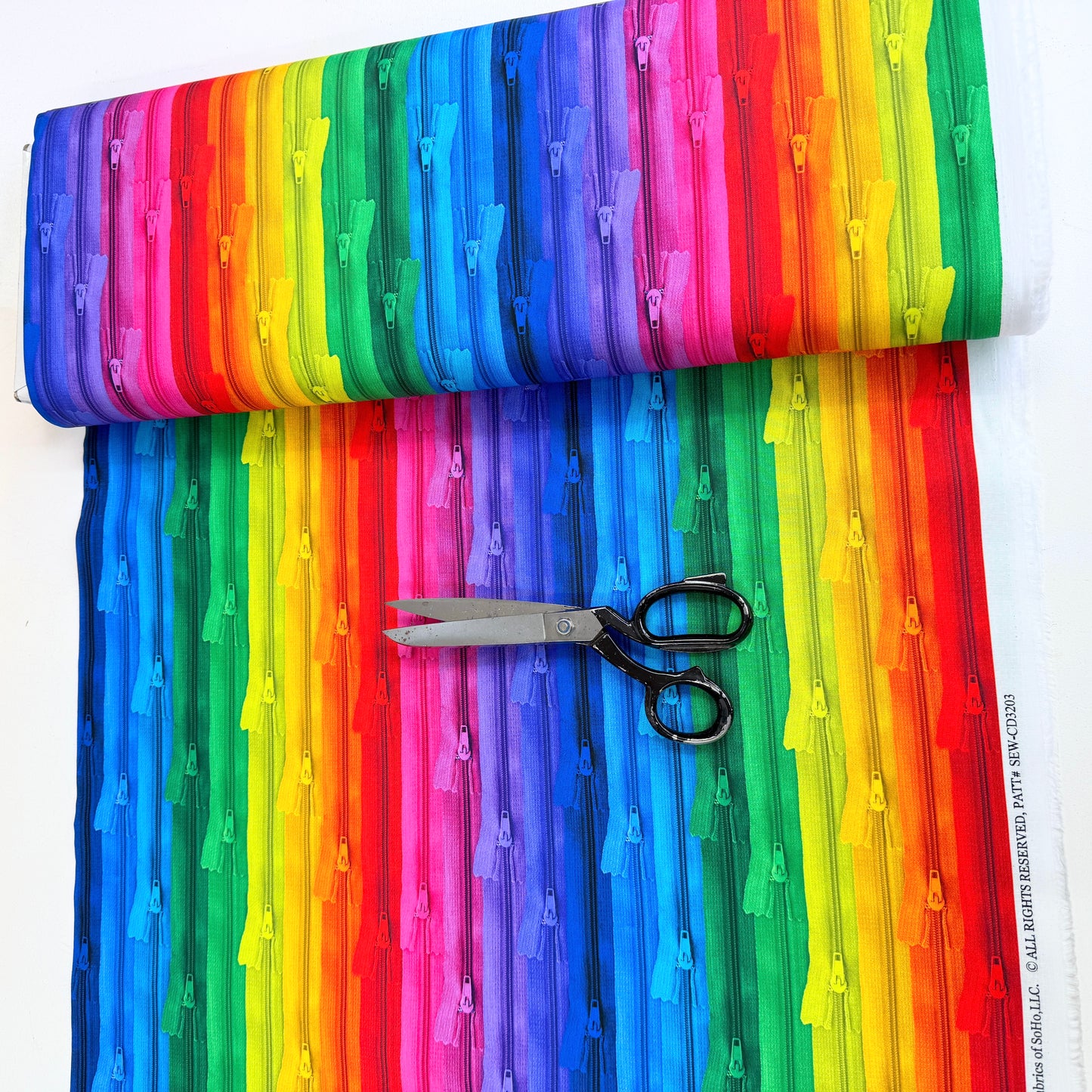 Timeless Treasures - Zipper Stripe Rainbow - Bright