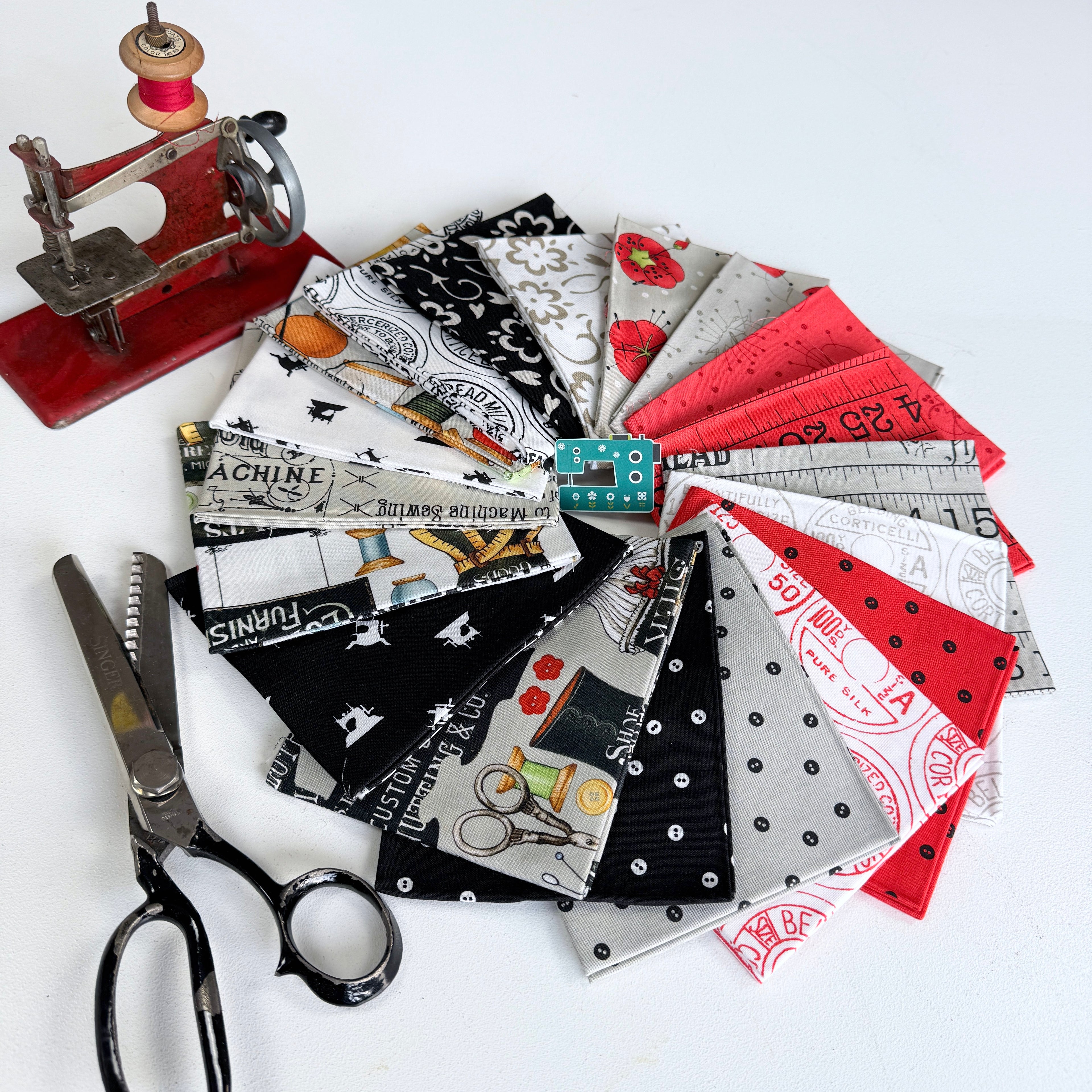 Fat Quarter Bundles: She Who Sews - Pack Two Reds