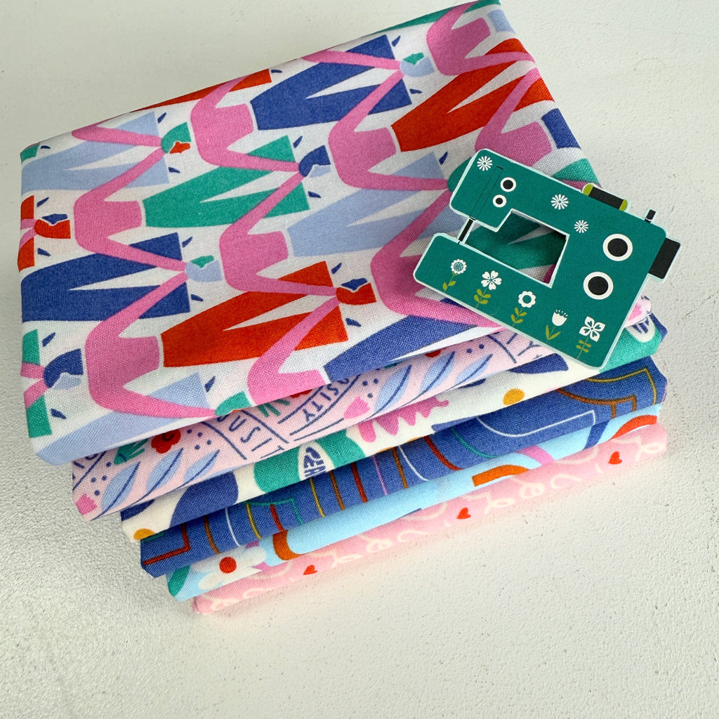 Fat Quarter Bundles: Universal Love (GOTS)