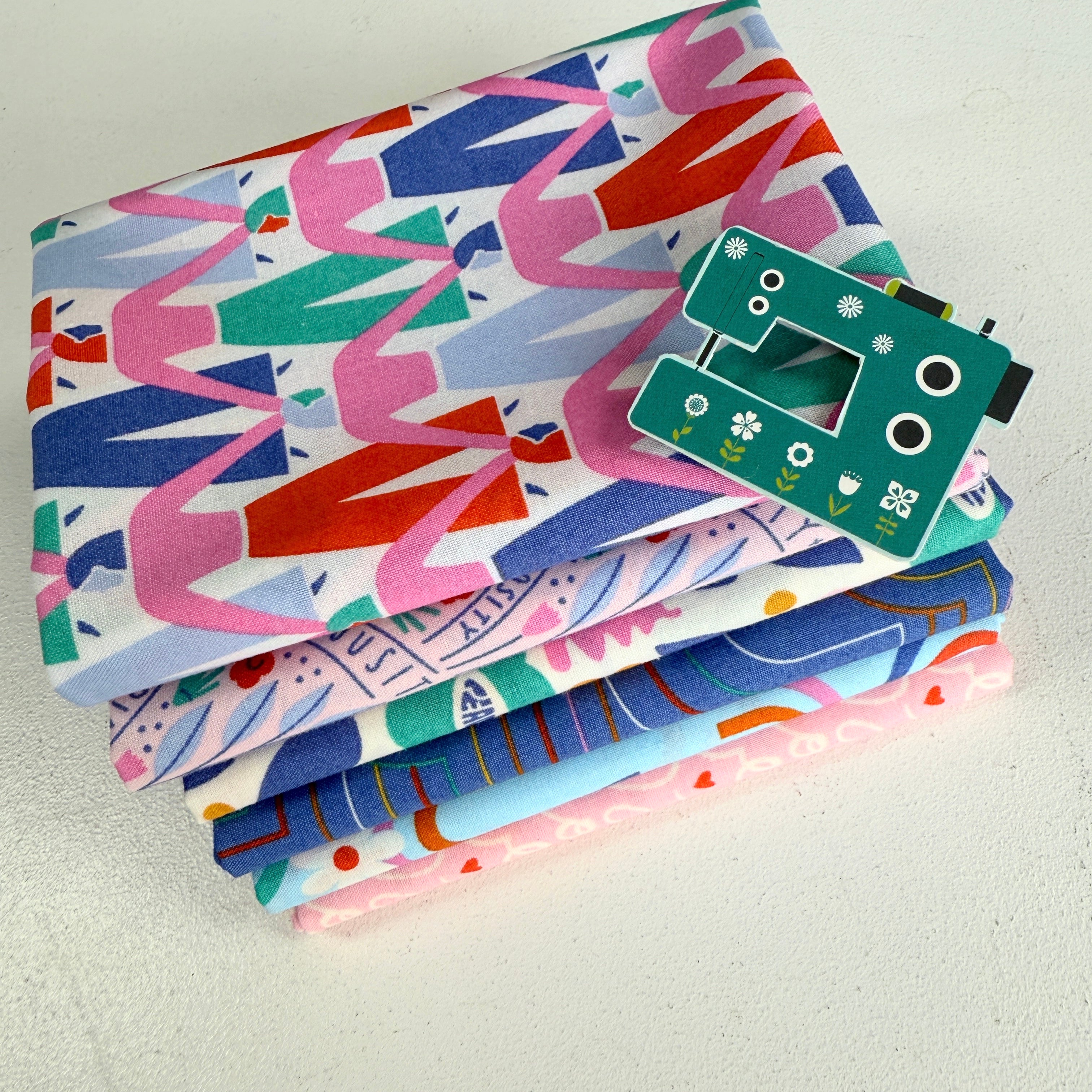 Fat Quarter Bundles: Universal Love (GOTS)