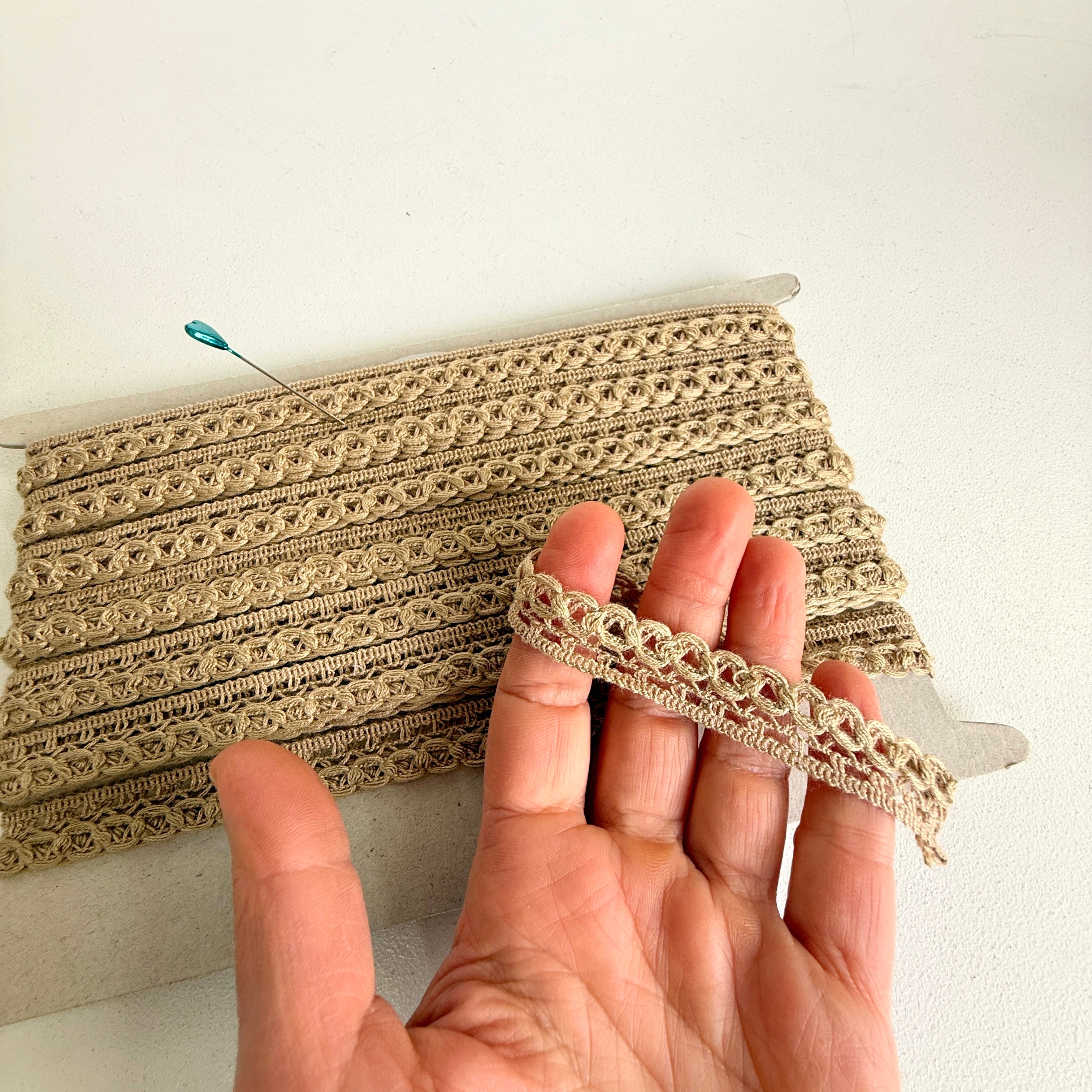 CLEARANCE: Acrylic Lace Reds - 15 Colours - Approx. 20m