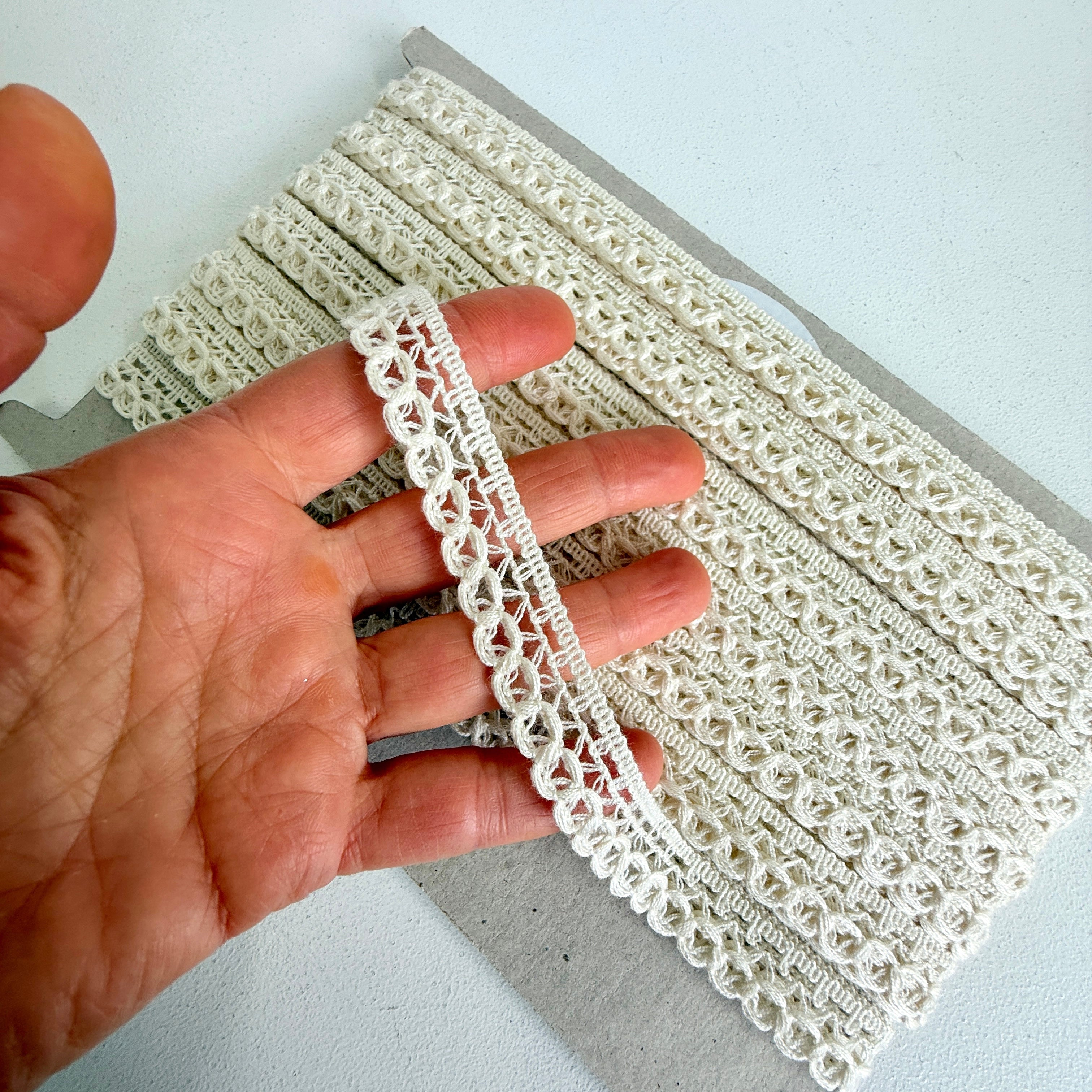 CLEARANCE: Acrylic Lace Reds - 15 Colours - Approx. 20m