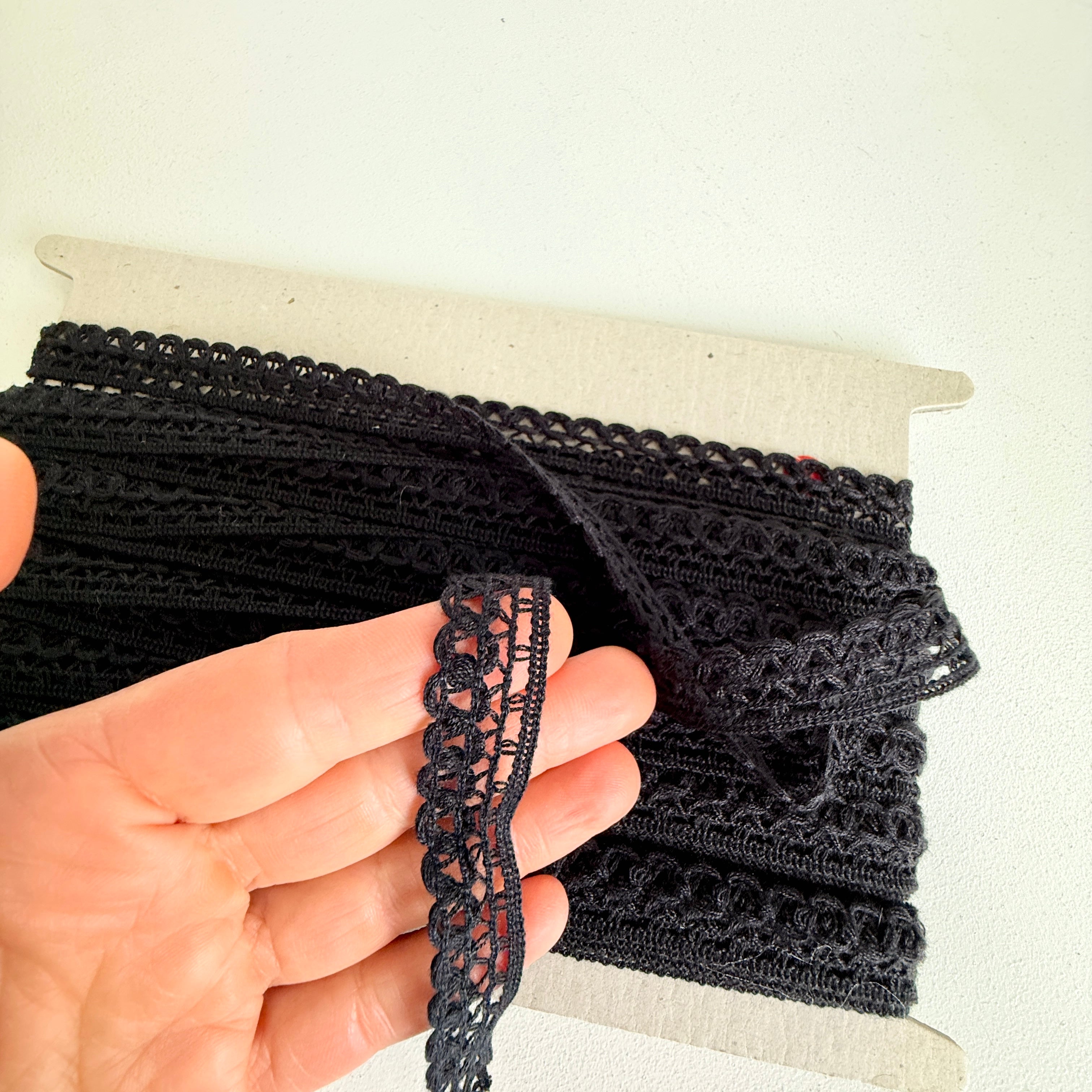 CLEARANCE: Acrylic Lace Reds - 15 Colours - Approx. 20m