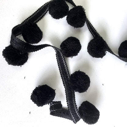 Super Jumbo Furnishing Cotton Feel Pom Pom Trim