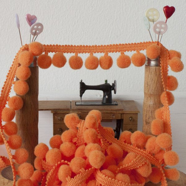 Medium Pom Pom Trim - Frumble Fabrics